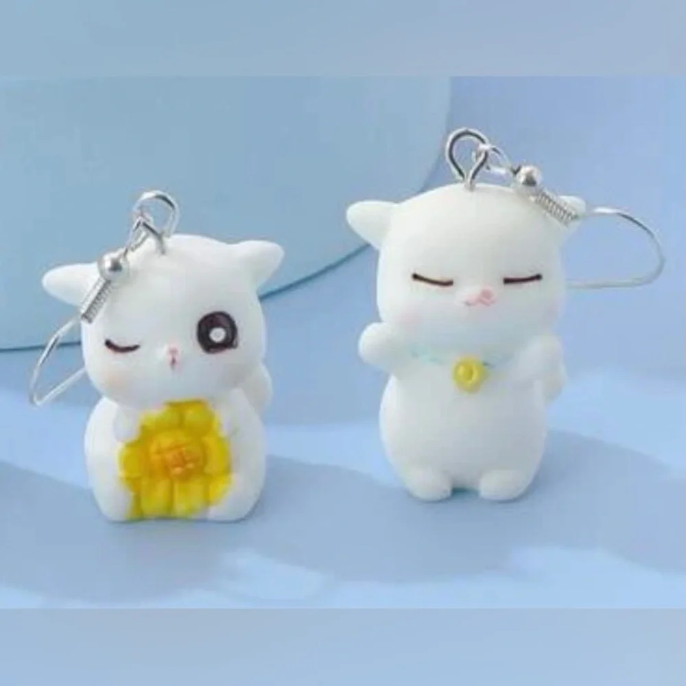 “Kawaii Kitties” Sleepy Sunflower Hug Cutesy Furry Kitten Cat Figurine Earrings